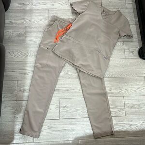 Figs scrub set. XXS top, Xs bottoms